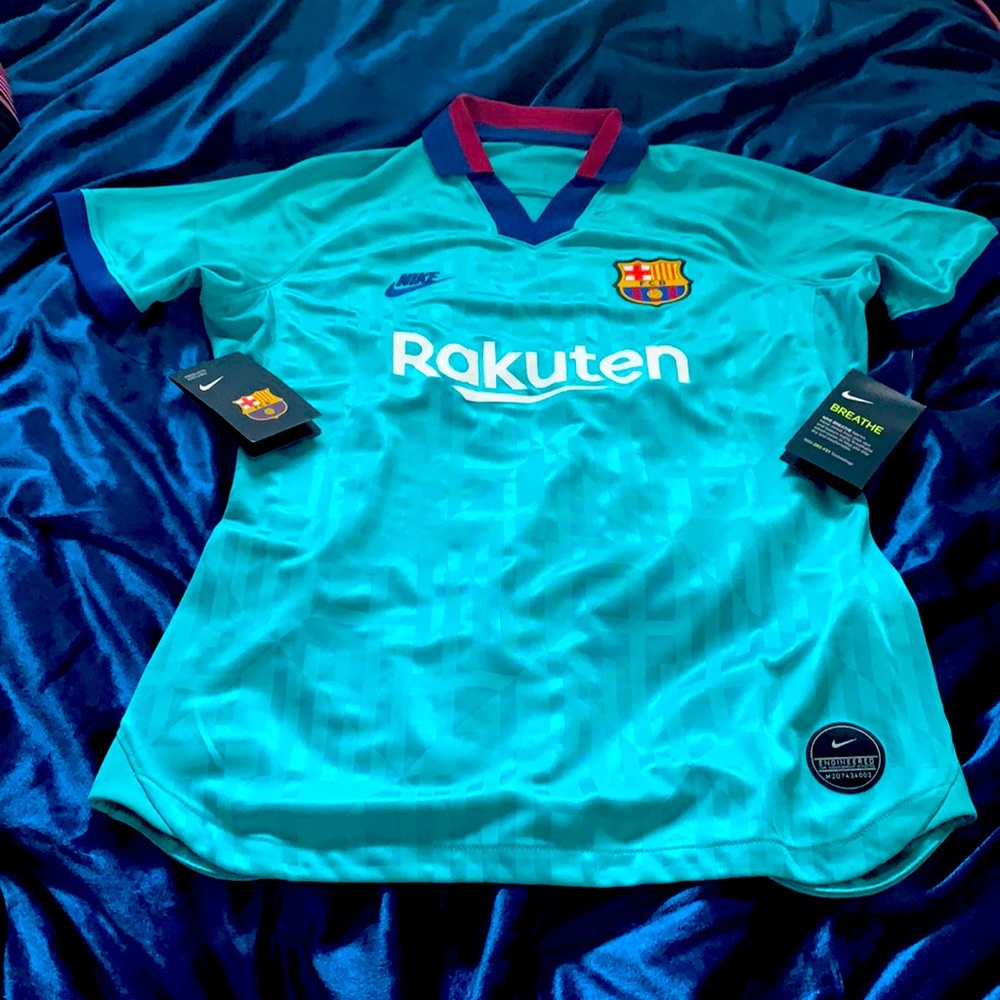 Women’s Dri Fit NIKE shirt